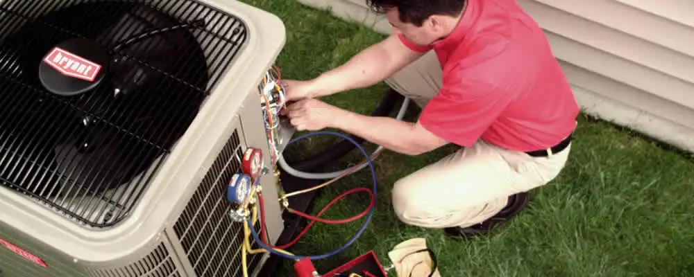HVAC technician servicing an outdoor air conditioner unit in Glendale, AZ
